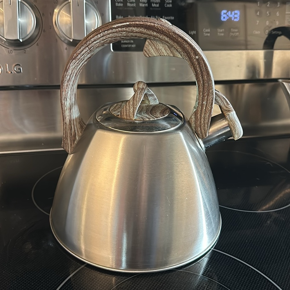 Whistling Tea Pot Teapot 🫖 EUC!!! Stainless Steel Beautiful!!!